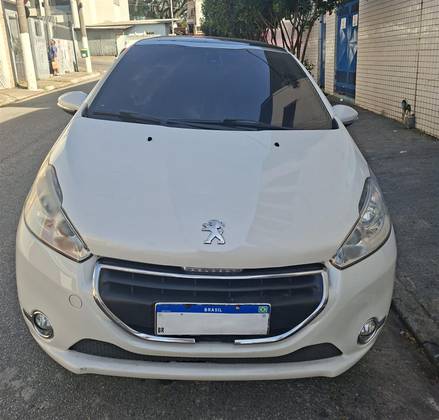 PEUGEOT 208 1.6 GRIFFE 16V FLEX 4P MANUAL PEUGEOT 208 1.6 GRIFFE 16V FLEX 4P MANUAL